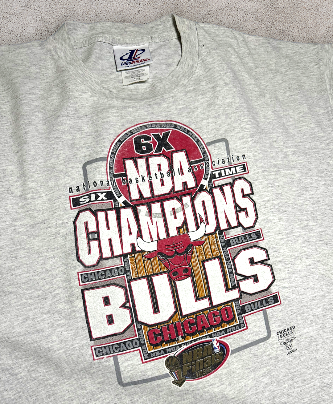 Vintage Chicago Bulls 6x NBA Champions LogoAthletic T-Shirt - XL